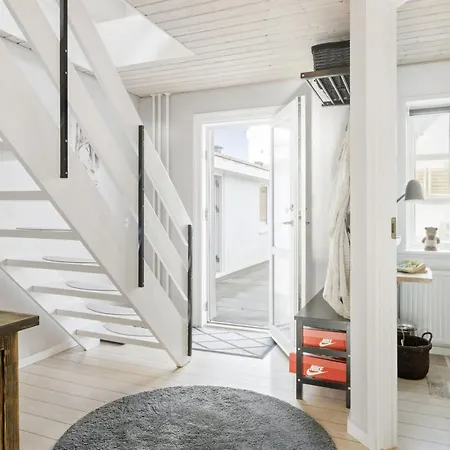 Edin - 100m From The Sea By Interhome Nyaraló *