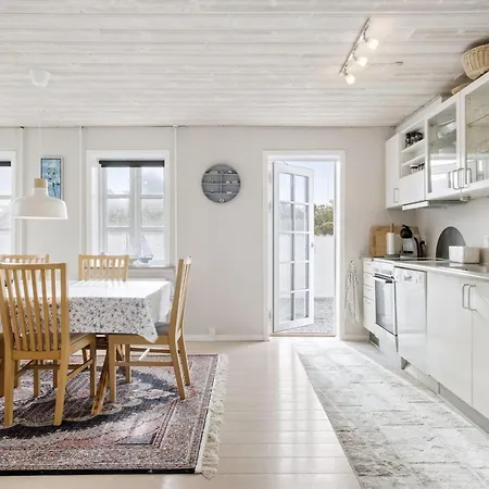 Nyaraló Edin - 100m From The Sea By Interhome