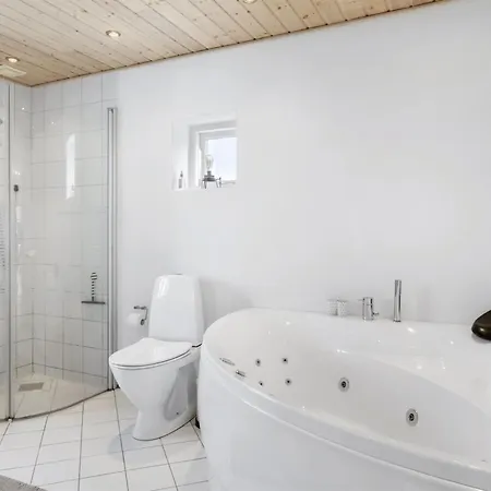 Edin - 100m From The Sea By Interhome Nyaraló *