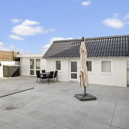 Edin - 100m From The Sea By Interhome