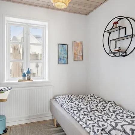 Nyaraló Edin - 100m From The Sea By Interhome