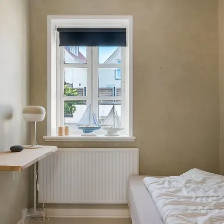 Edin - 100m From The Sea By Interhome