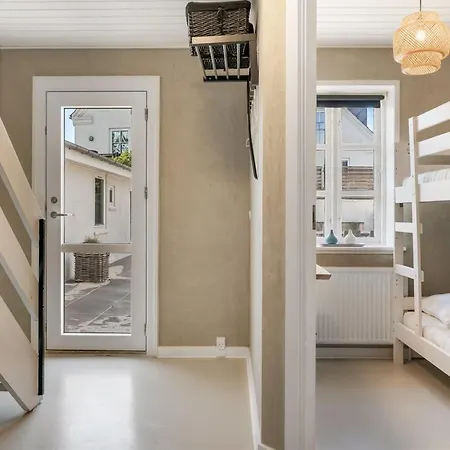 Edin - 100m From The Sea By Interhome